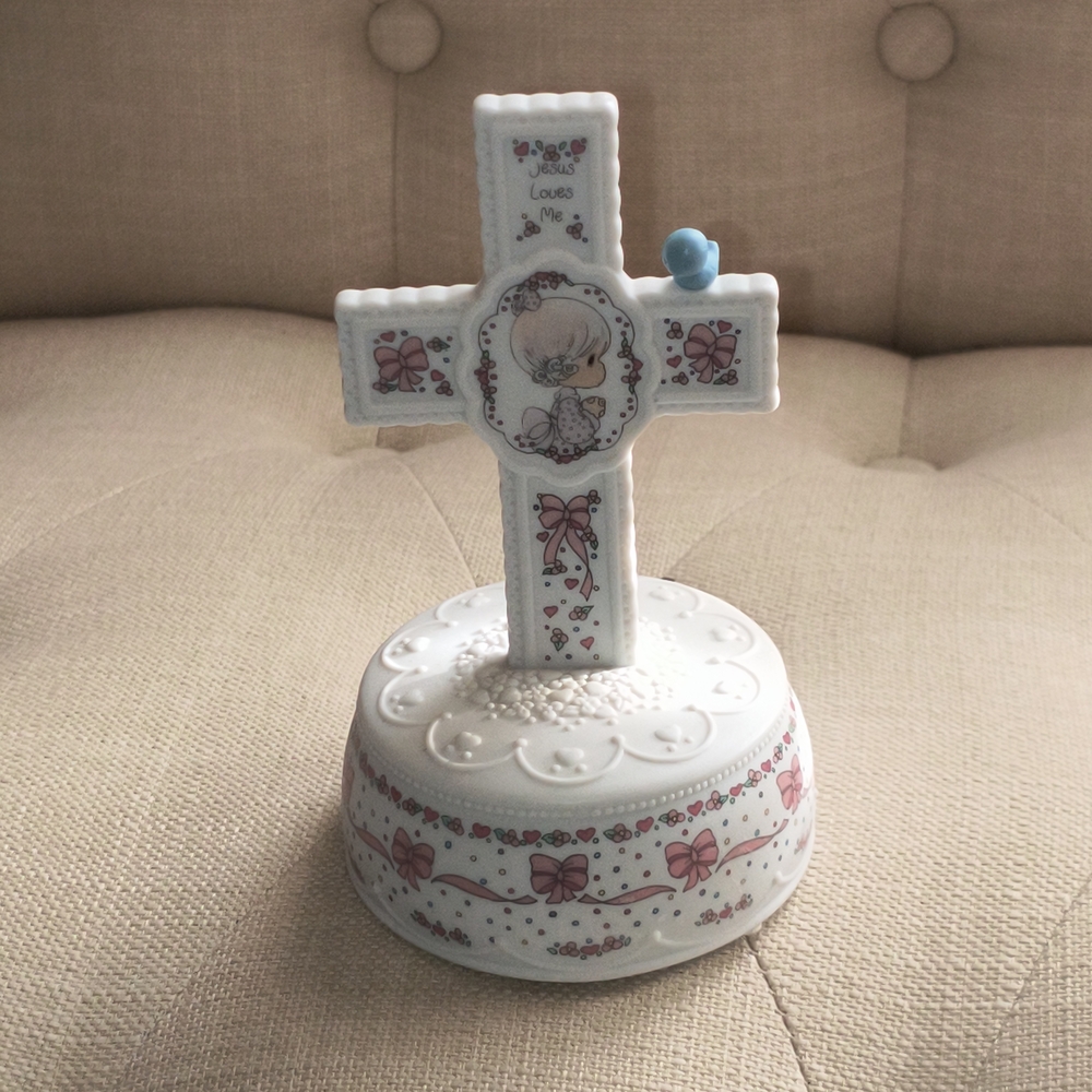 1992 Precious Moments "Jesus Loves Me" Musical Cross Figurine Enesco 240133